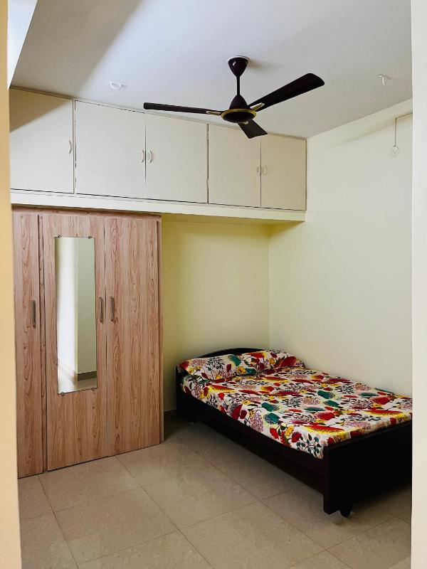 Modern 2BHK AC Wi-Fi Free Parking near Ganga hospital and womens center - image 5