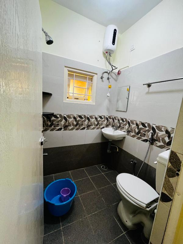 Modern 2BHK AC Wi-Fi Free Parking near Ganga hospital and womens center - image 14
