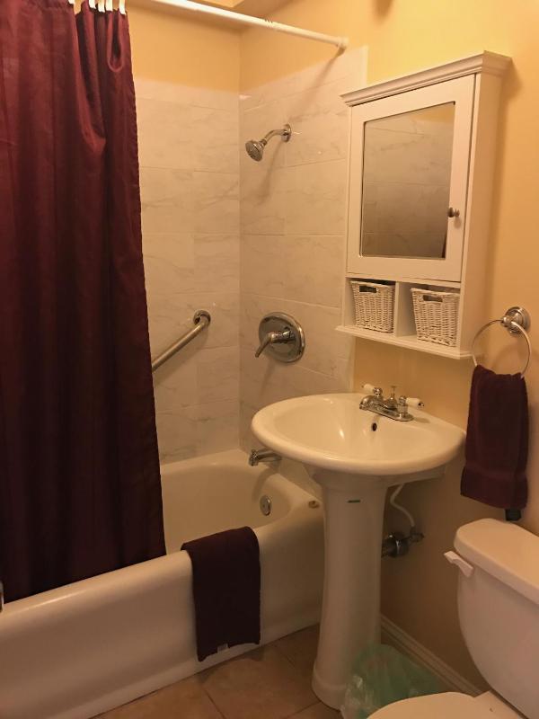 Mayflower Hotel - image 3