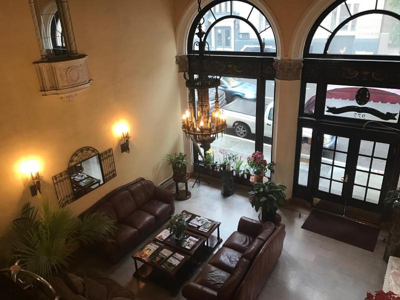Mayflower Hotel - image 8