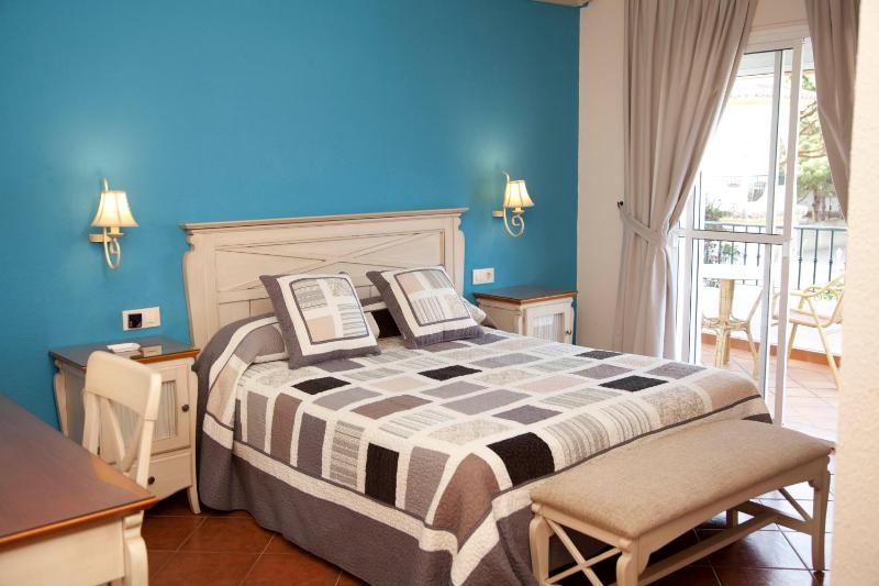 Double or Twin Room image 3