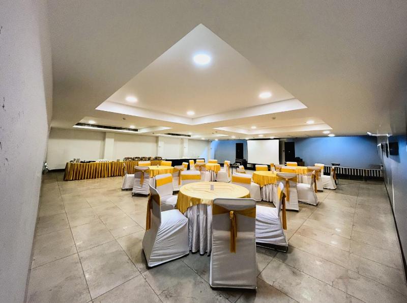 Hotel Oasis One - image 3