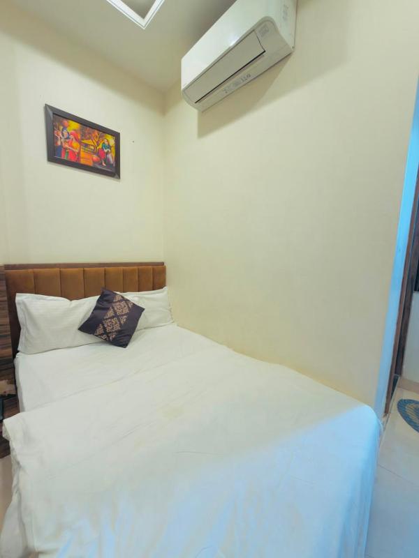 HOTEL VRINDA 966O9O1OO6 Old city Just 750mtr from City palace By SK - image 11