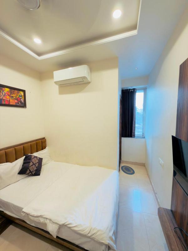 HOTEL VRINDA 966O9O1OO6 Old city Just 750mtr from City palace By SK - image 13