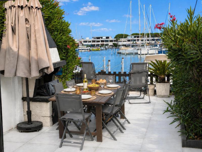 Marina d'exception grande terrasse et vue panoramique - image 13