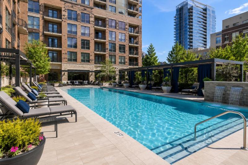 Luxury 1bedroom 1Bath Turtle Creek Luxe Suites - image 1