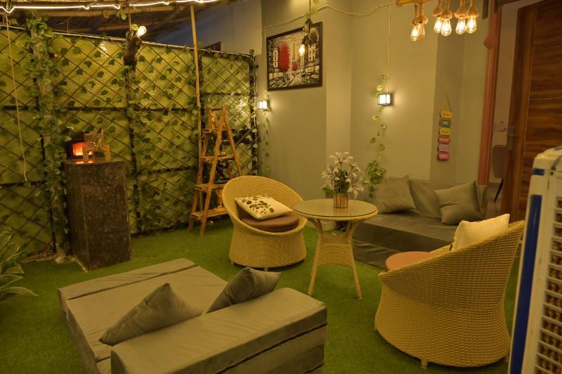 skyNest stays couple friendly near cyber hub and galleria - image 15