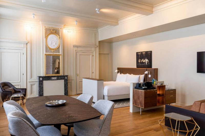 Sapphire House Antwerp Autograph Collection - image 12