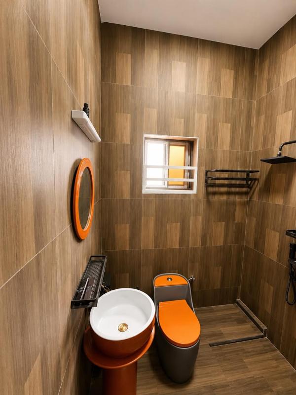 LH Accommodation - image 10