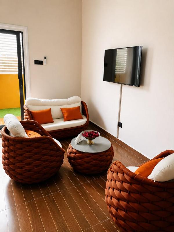 LH Accommodation - image 5