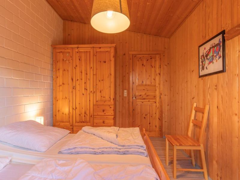 Familienfreundlicher Doppelbungalow mit Terrasse im Ferienpark Mirow - image 3