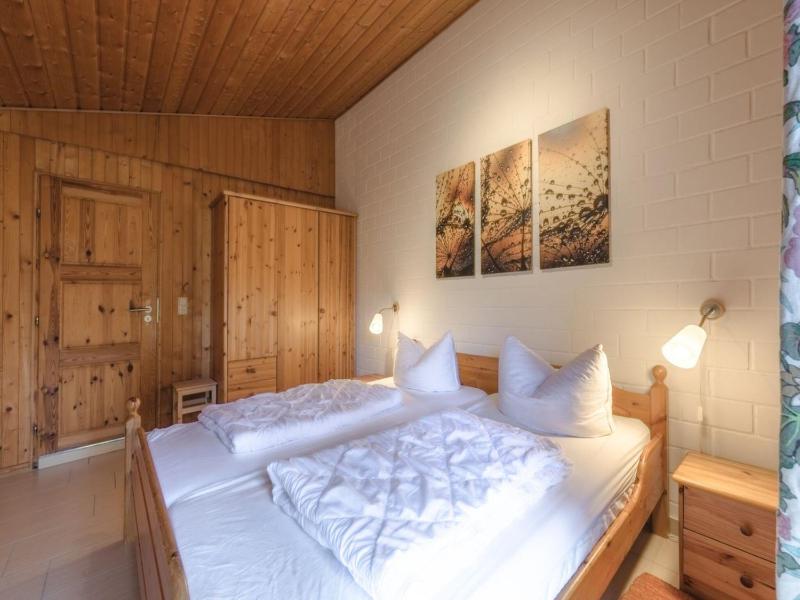 Doppelbungalow im skandinavischen Stil mit Terrasse im Ferienpark Mirow - image 23