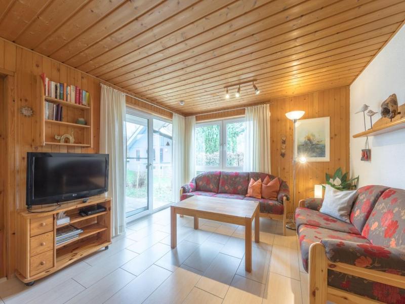 Doppelbungalow im skandinavischen Stil mit Terrasse im Ferienpark Mirow - image 8