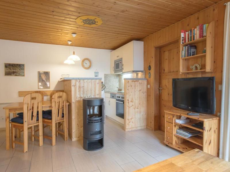 Doppelbungalow im skandinavischen Stil mit Terrasse im Ferienpark Mirow - image 4