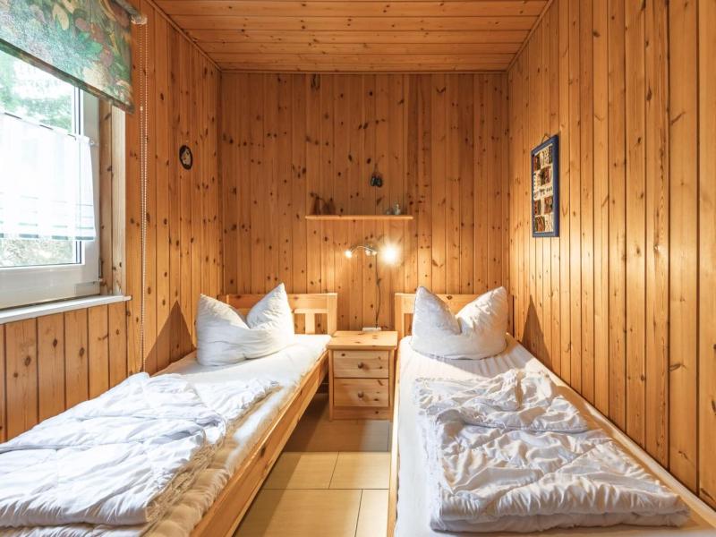 Doppelbungalow im skandinavischen Stil mit Terrasse im Ferienpark Mirow - image 20