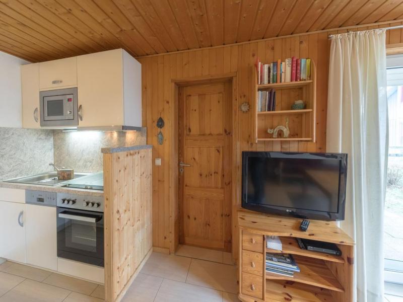 Doppelbungalow im skandinavischen Stil mit Terrasse im Ferienpark Mirow - image 33