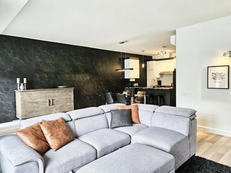 Le201 Condo Chic Free Parking - image 1