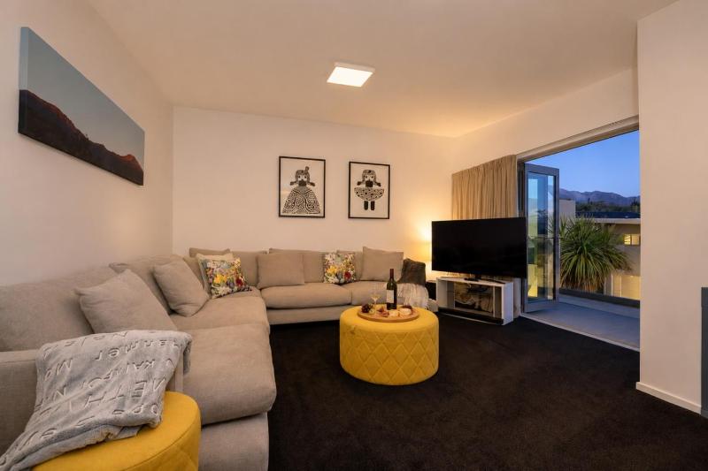 Alpine Vista with Mountain Views Pool and Spa - image 9