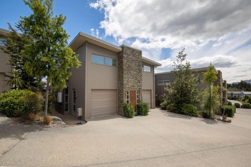 Alpine Vista with Mountain Views Pool and Spa - image 4