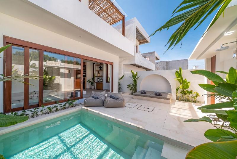 Zing - 3BR Stylish Uluwatu Villa 7 Mins to Beach - image 1
