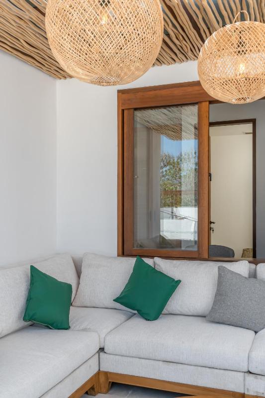 Zing - 3BR Stylish Uluwatu Villa 7 Mins to Beach - image 5
