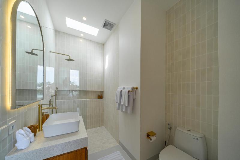 Puri Bintang - Stylish 2BR Villa with Private Pool in Canggu - image 15
