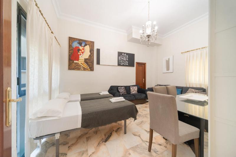 Wellhome Sevilla Centro - image 9