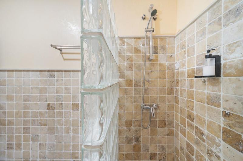 Wellhome Sevilla Centro - image 5