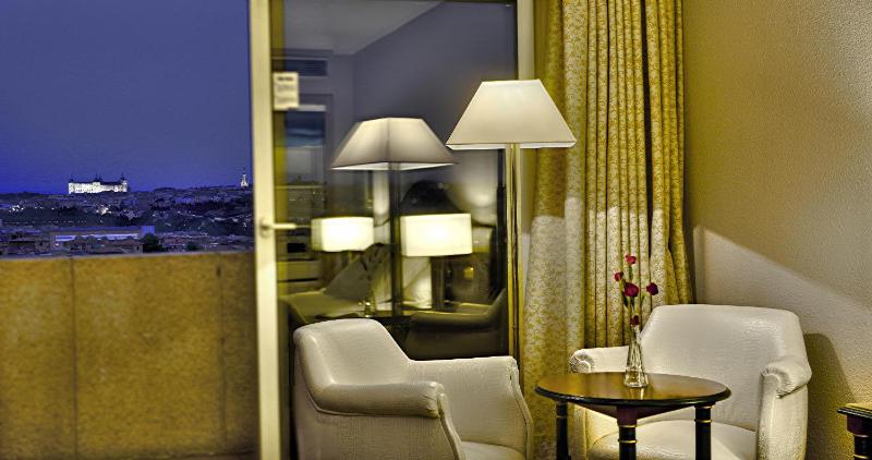 Double Room with City View image 3