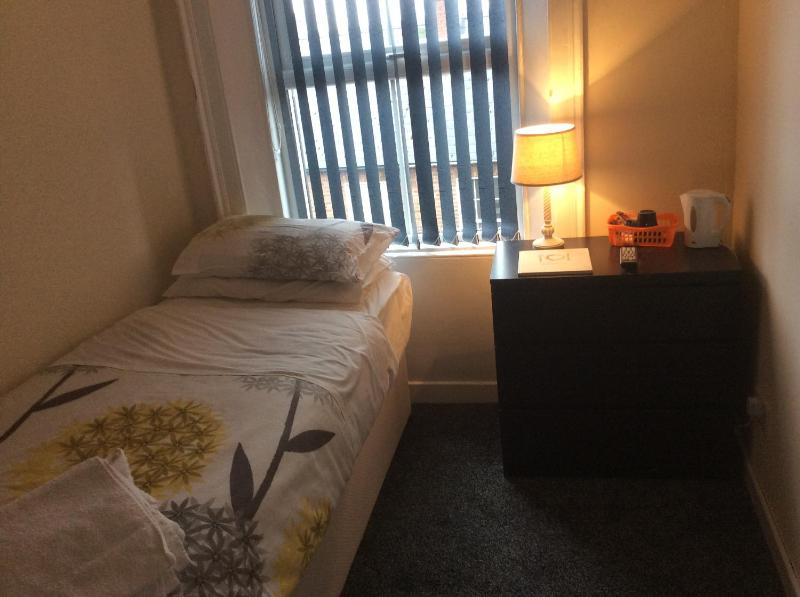 Single Room with Private External Bathroom image 1