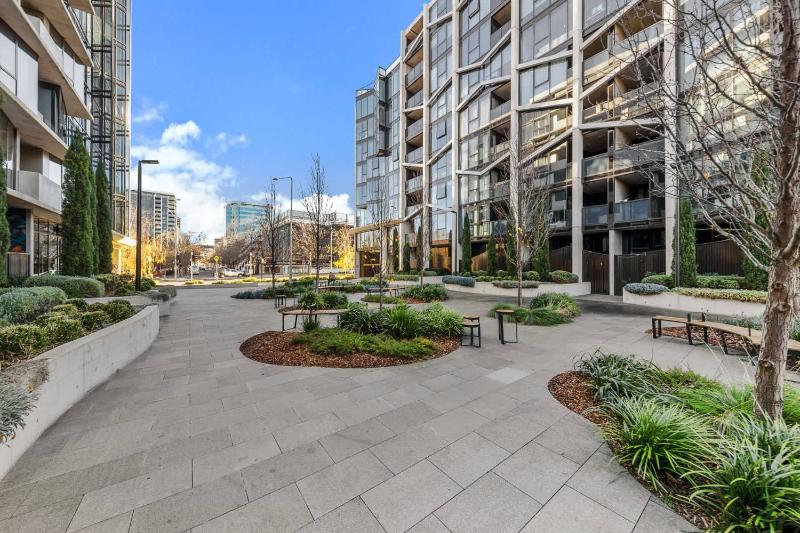 1BR-1BR-1Car-Sleeps 4-Pool-CBD - image 12