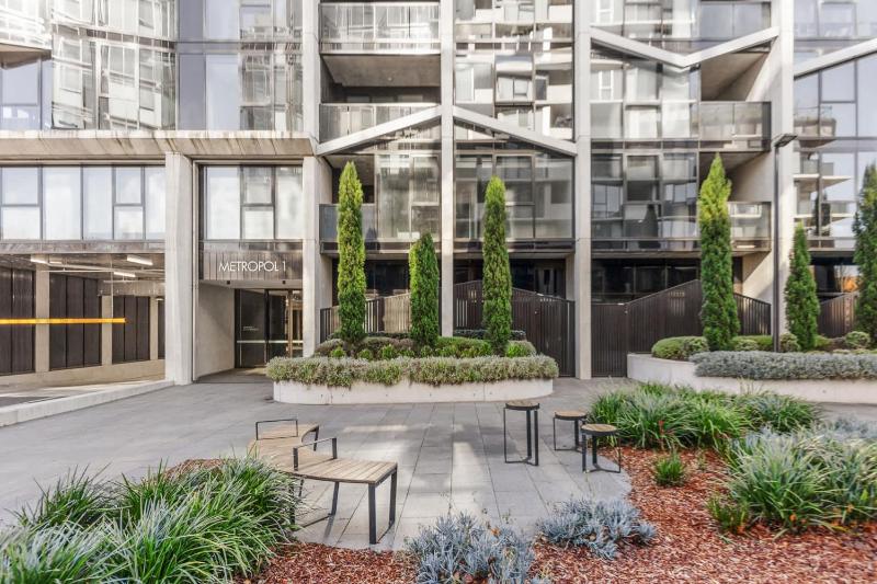 1BR-1BR-1Car-Sleeps 4-Pool-CBD - image 15