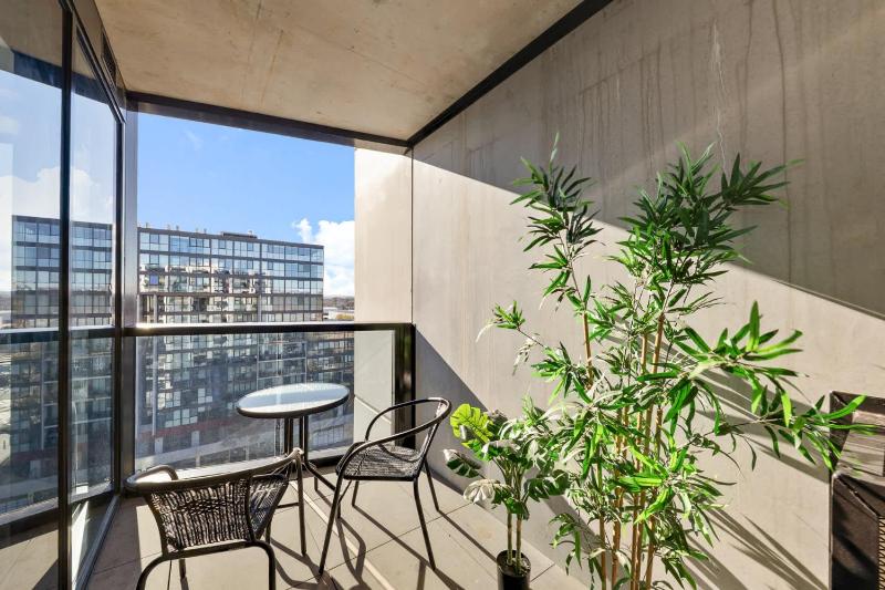 1BR-1BR-1Car-Sleeps 4-Pool-CBD - image 14