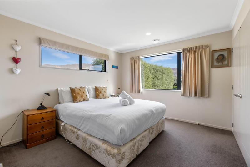 Mountain View Hideaway - image 36