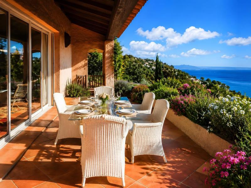 Villa Bellevue vue mer et piscine - image 5