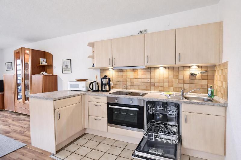 Ferienwohnung-Seebaer-mit-Flair-und-Balkon-im-schoenen-Ort-Werdum - image 9