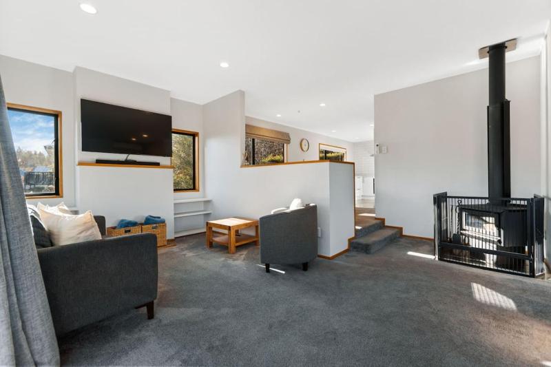 Central Comfort in Wanaka - image 32