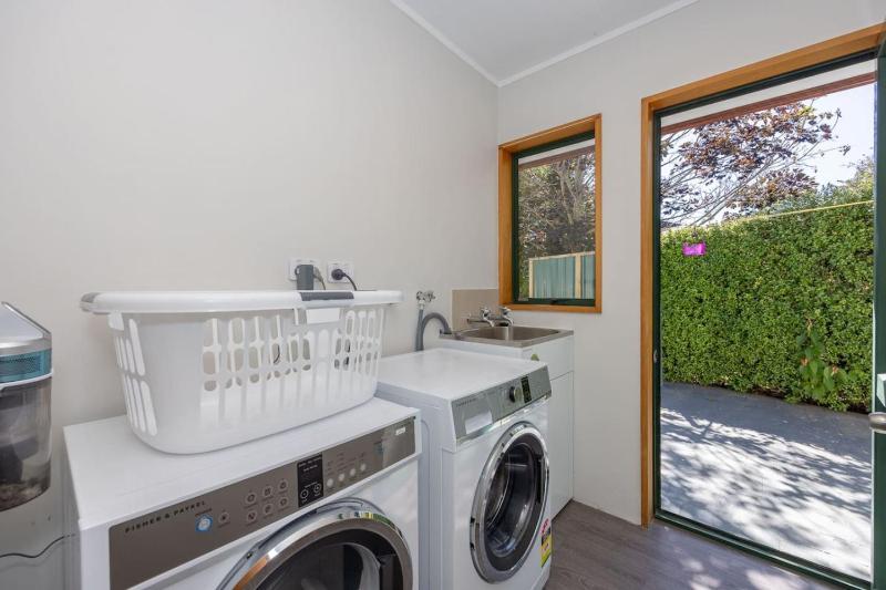 Central Comfort in Wanaka - image 38