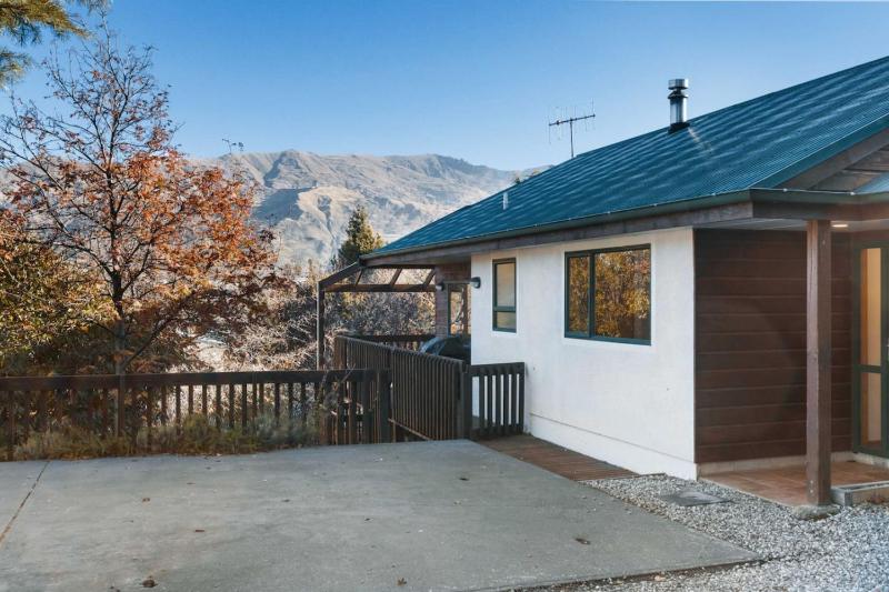 Central Comfort in Wanaka - image 30