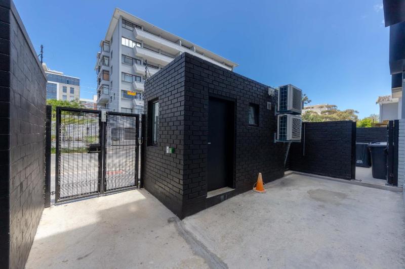 Central and Modern 1 Bedroom Apartment in Sea Point - image 14