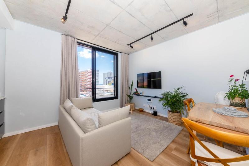 Central and Modern 1 Bedroom Apartment in Sea Point - image 6