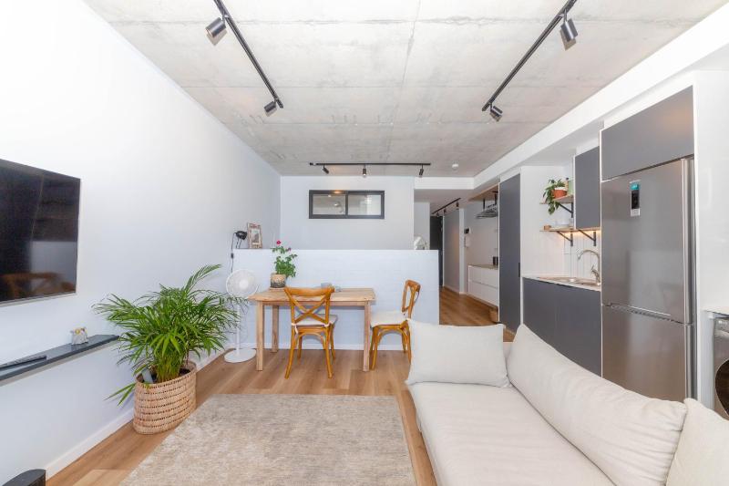 Central and Modern 1 Bedroom Apartment in Sea Point - image 13