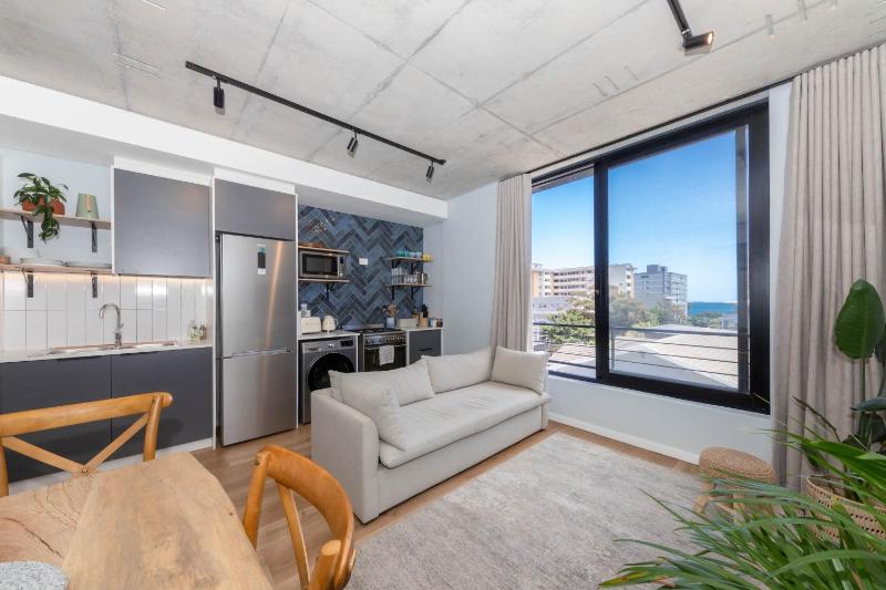 Central and Modern 1 Bedroom Apartment in Sea Point - image 12