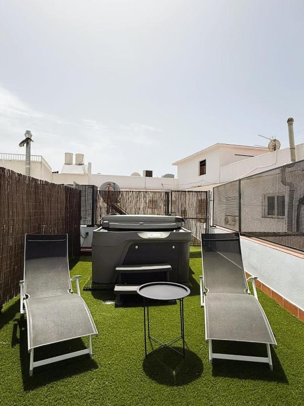 Luxury beach penthouse with Jacuzzi - image 24