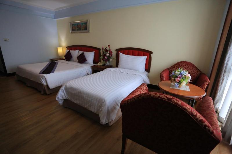 Deluxe Double or Twin Room image 2