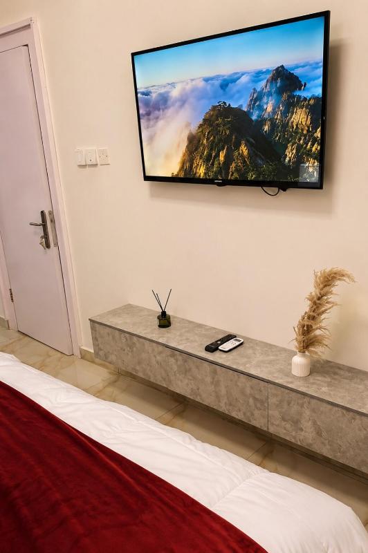 Stylish 4BR Duplex with PS5 Snooker & TableTennis - image 12