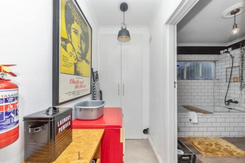 Modern and Stylish 2 BD House in Claremont - image 14