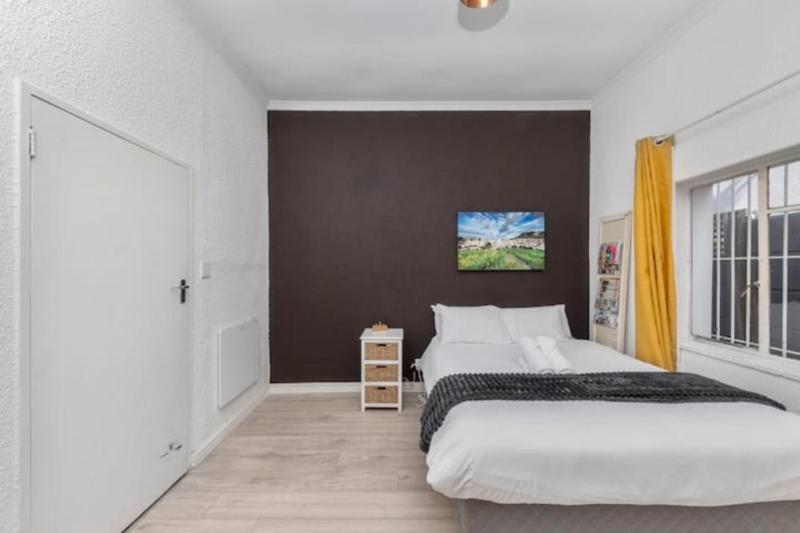 Modern and Stylish 2 BD House in Claremont - image 5