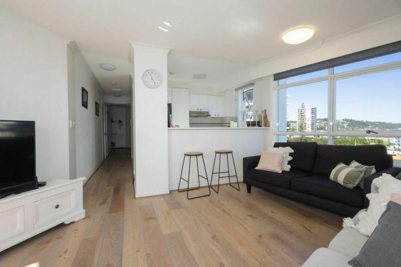 Breezy 2BDR Beachfront Apt in Burleigh Heads - image 16