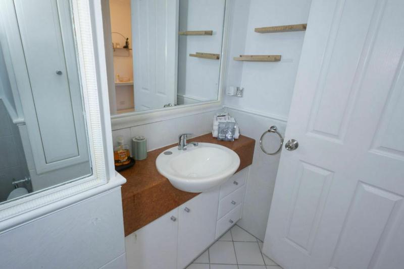 Breezy 2BDR Beachfront Apt in Burleigh Heads - image 15